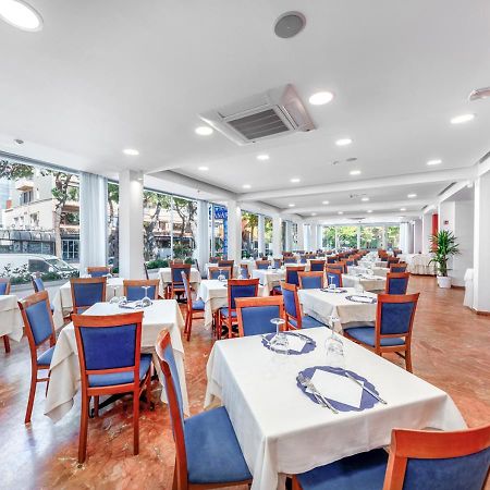 Hotel Zanarini In Centro A Riccione Exteriör bild