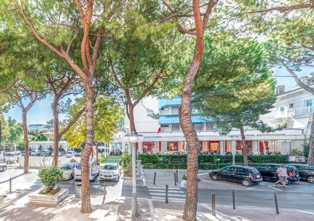 Hotel Zanarini In Centro A Riccione Exteriör bild