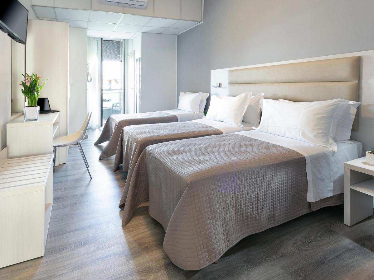 Hotel Zanarini In Centro A Riccione Exteriör bild