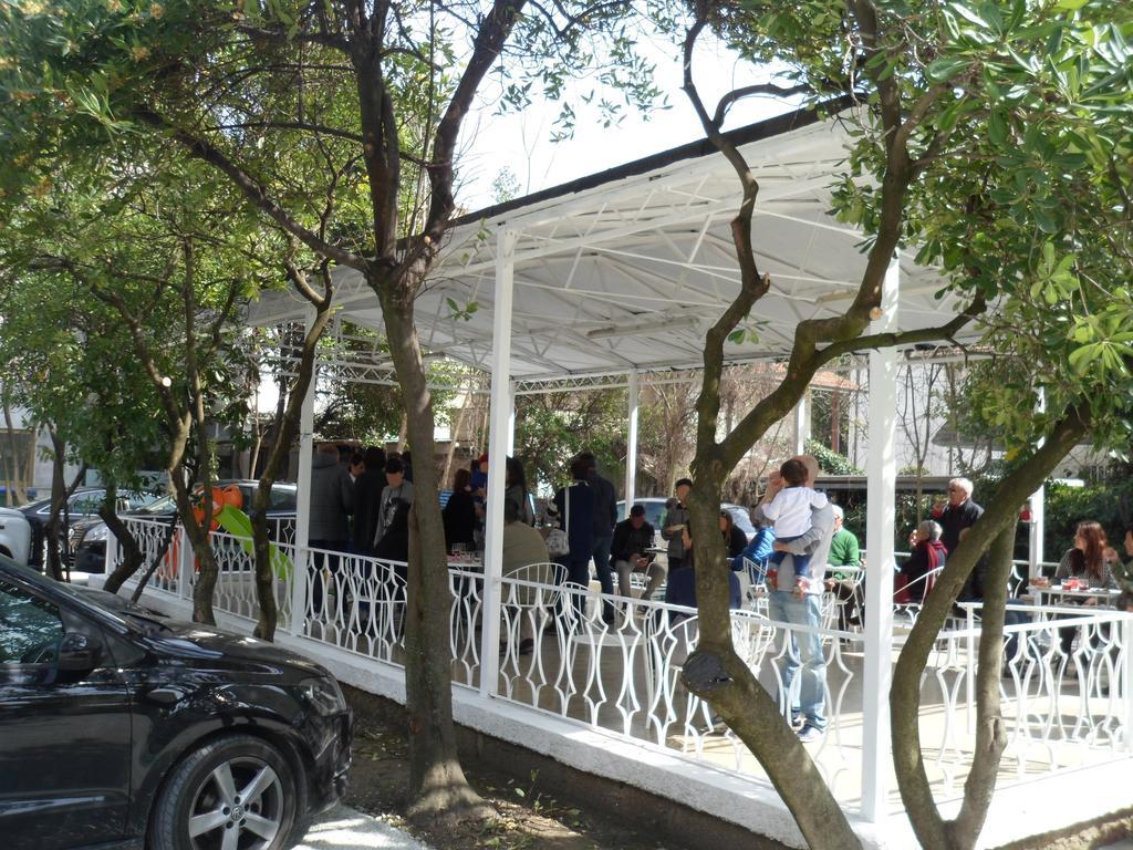Hotel Zanarini In Centro A Riccione Exteriör bild