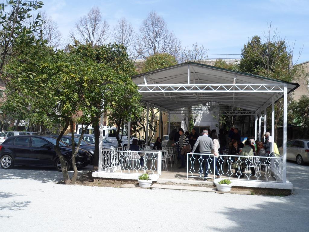 Hotel Zanarini In Centro A Riccione Exteriör bild