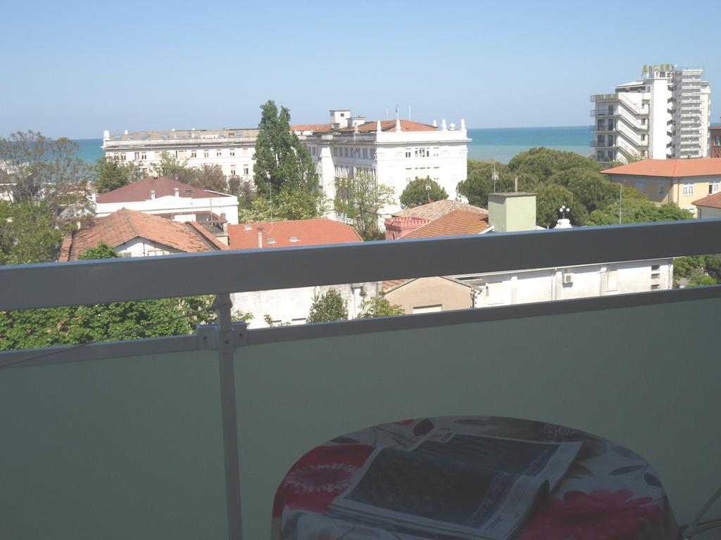 Hotel Zanarini In Centro A Riccione Exteriör bild
