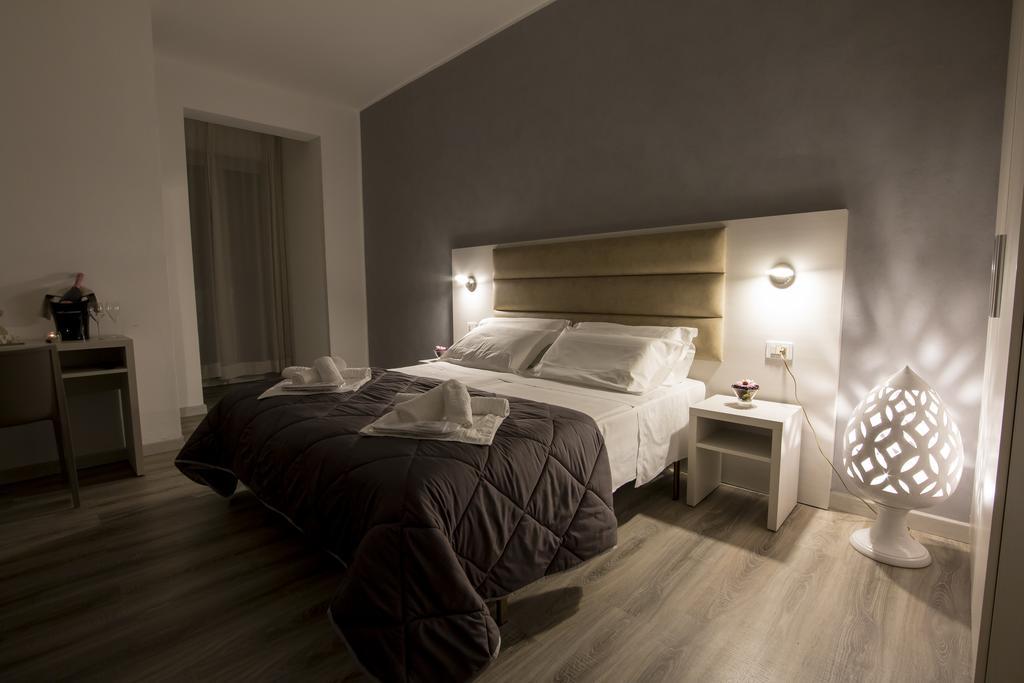 Hotel Zanarini In Centro A Riccione Exteriör bild