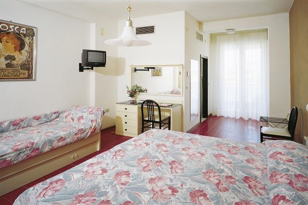 Hotel Zanarini In Centro A Riccione Exteriör bild