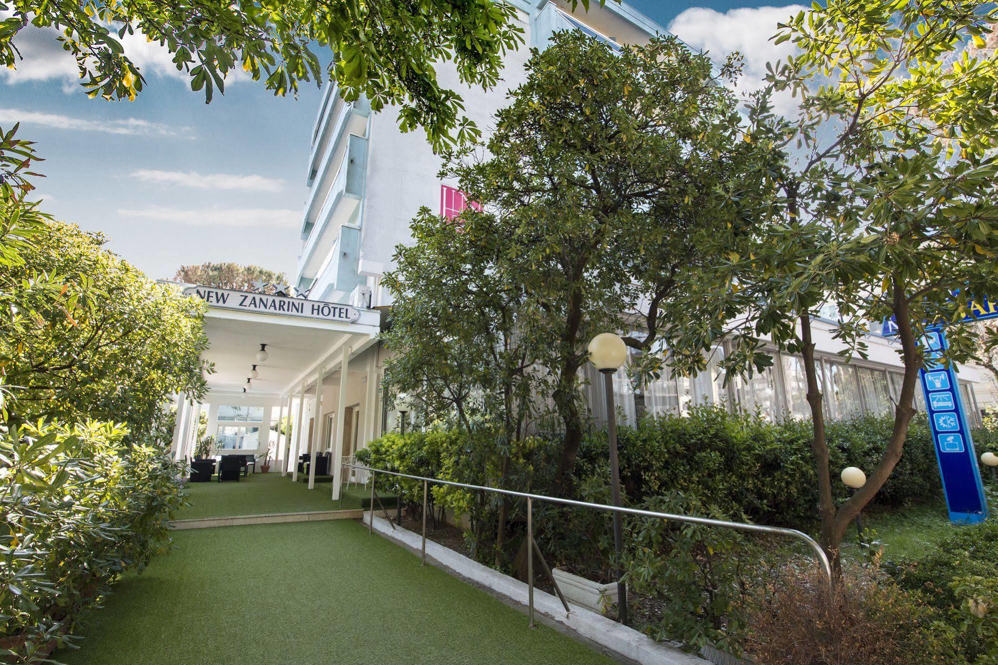 Hotel Zanarini In Centro A Riccione Exteriör bild