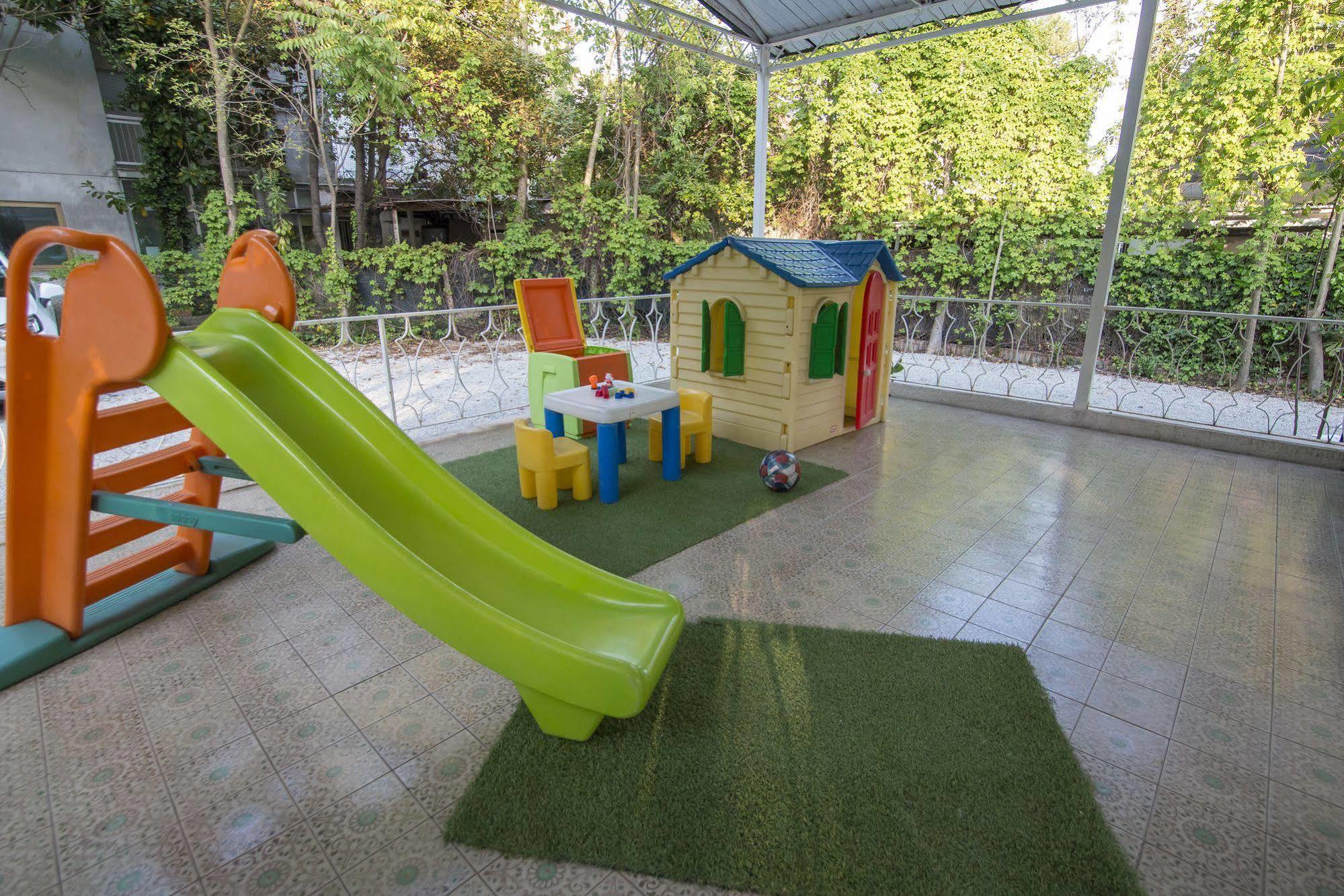 Hotel Zanarini In Centro A Riccione Exteriör bild